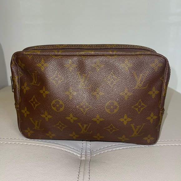 LOUIS VUITTON 
Monogram Trousse Toilette 23 - Picture 1 of 5